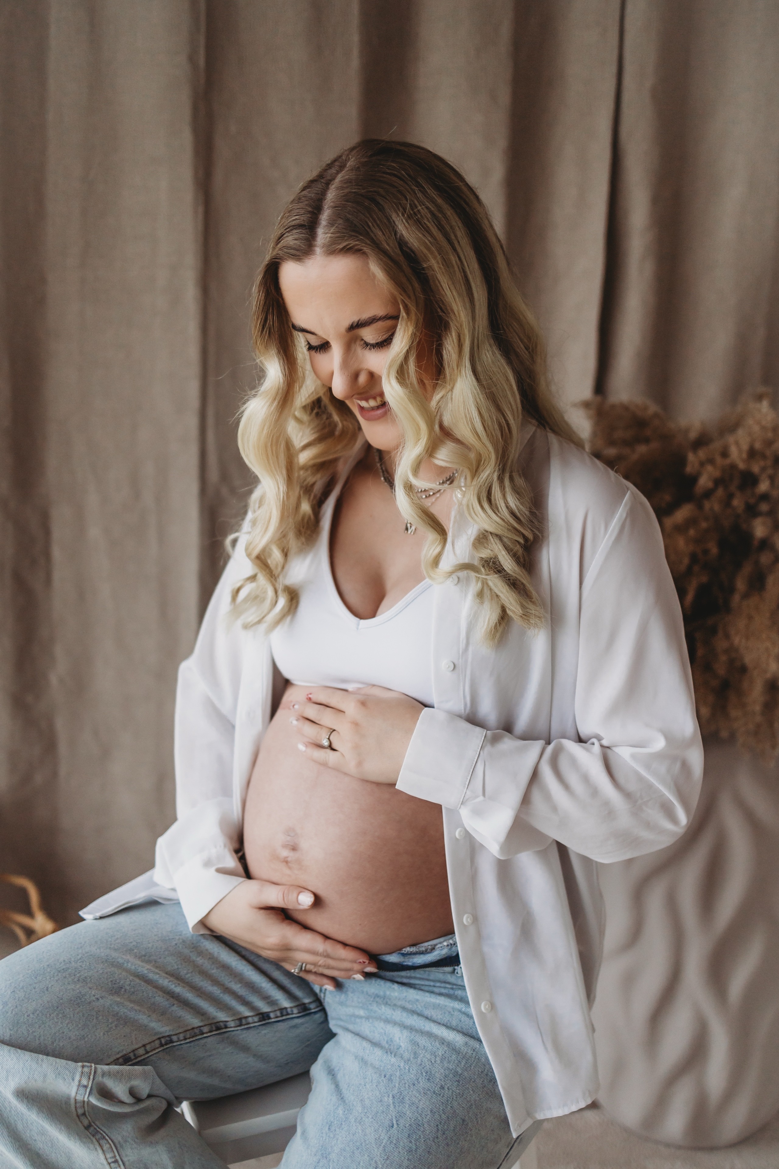 Gravid fotografering i hjemmestudie i Frederikshavn