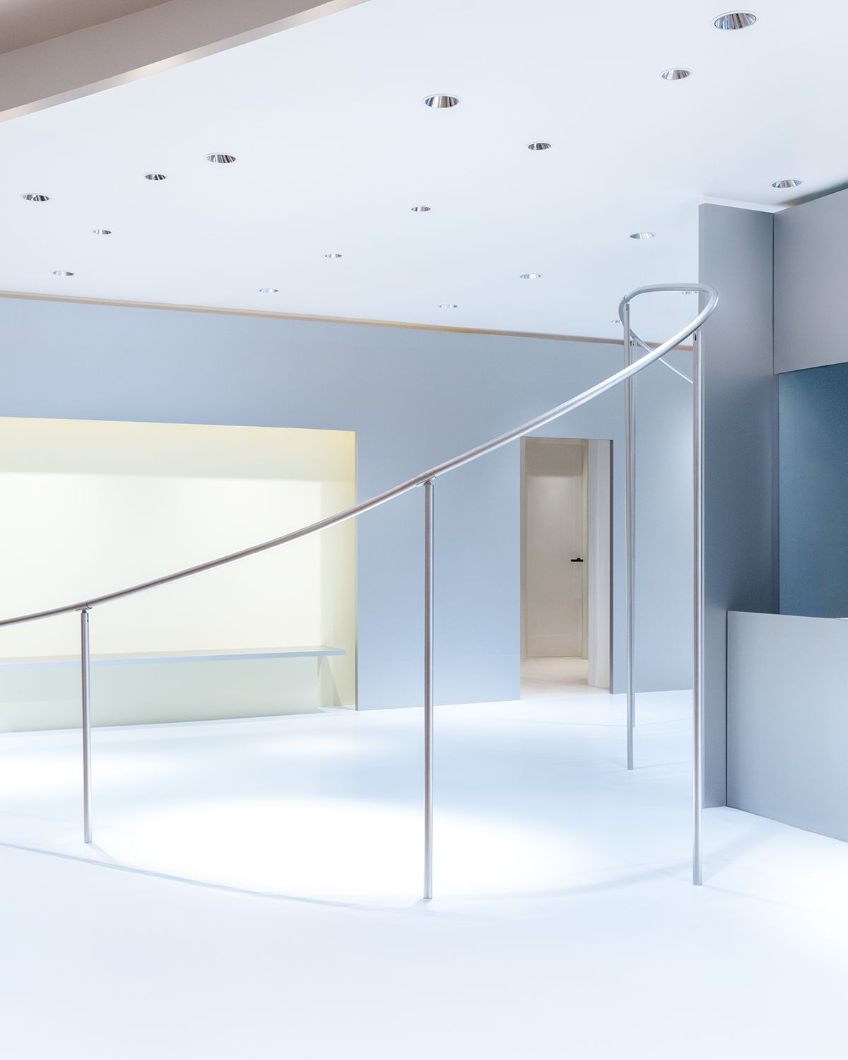 Mahappy store in japan, a winding and weaving metal hang bar makes its way through the store.