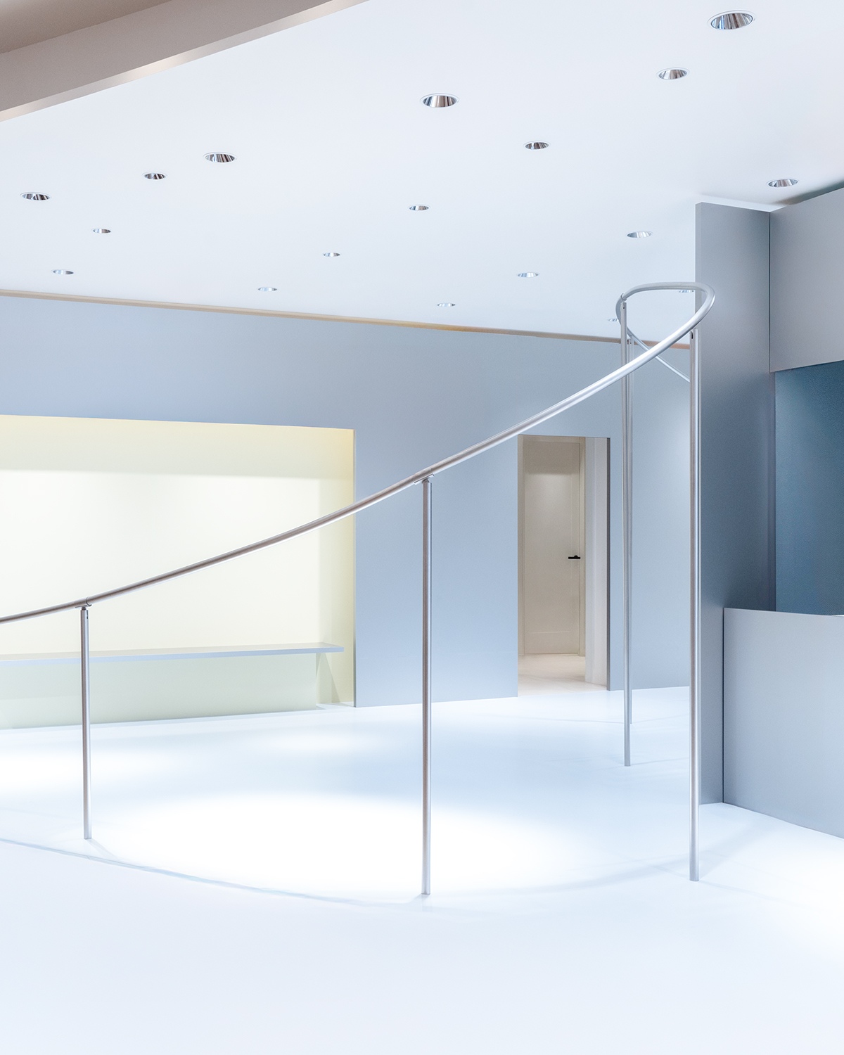 Mahappy store in japan, a winding and weaving metal hang bar makes its way through the store.