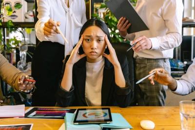 Why Your Brain Physically Cannot Process Two Things at Once