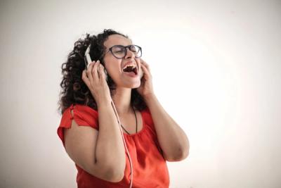The Strange Neuroscience Behind Why Songs Get Stuck in Your Head