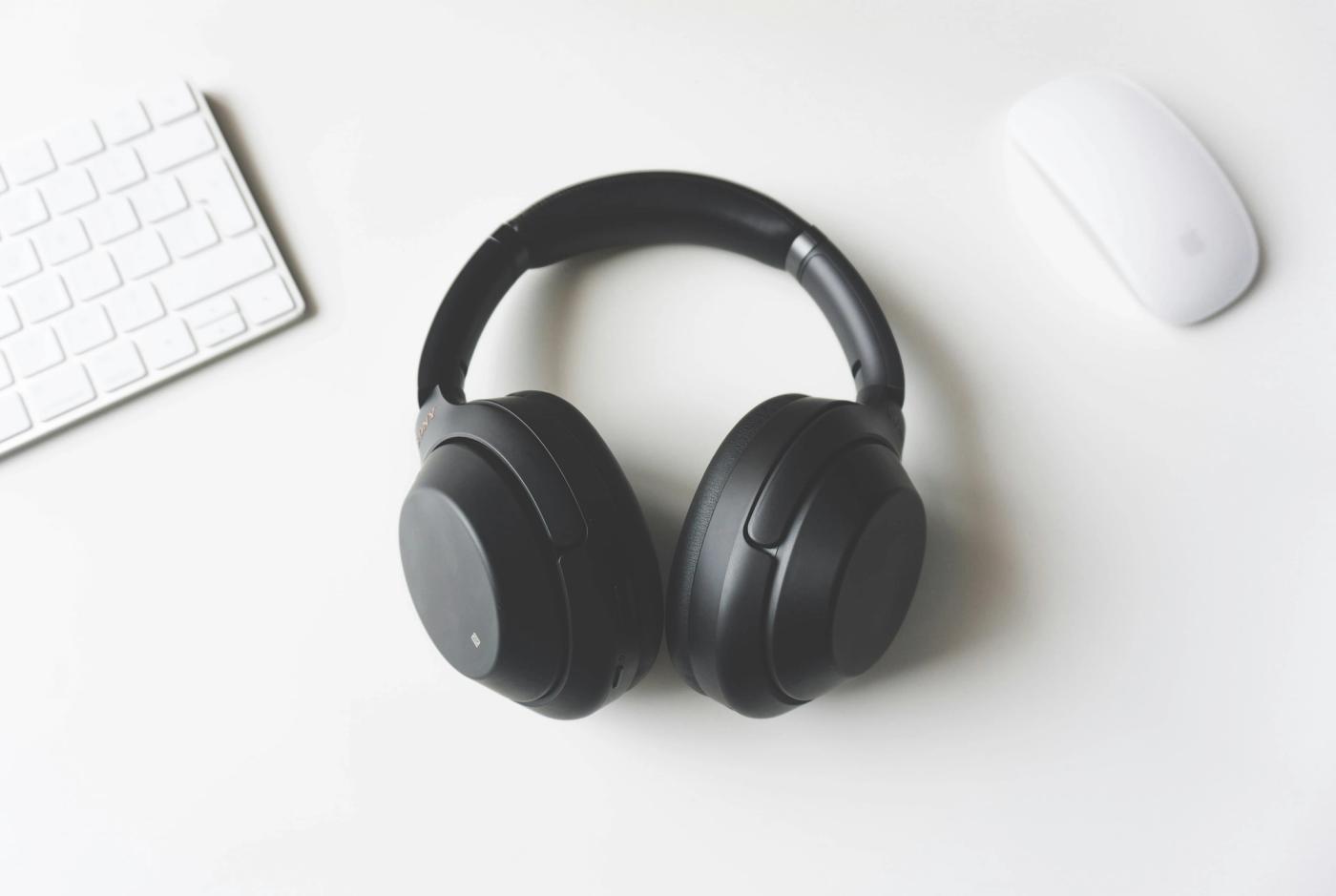 How to Choose a Good Pair of Headphones Without Overspending