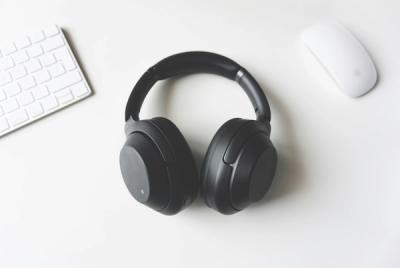 How to Choose a Good Pair of Headphones Without Overspending