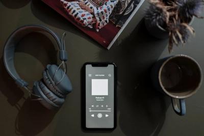 How to Build a Podcast Listening Habit That Actually Sticks