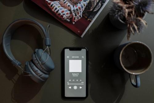 How to Build a Podcast Listening Habit That Actually Sticks