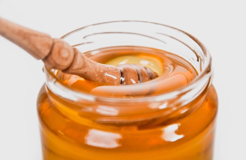 10 Honey Facts That Make It One of the Strangest Foods on Earth