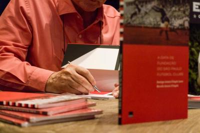 How to Find and Follow Your Favourite Authors Without Losing Track