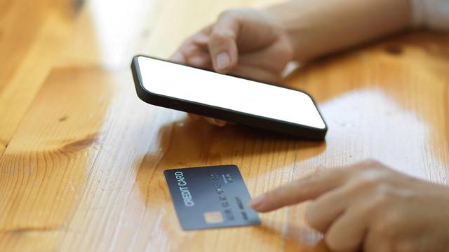 The Best Credit Cards for Those With a Low Credit Score