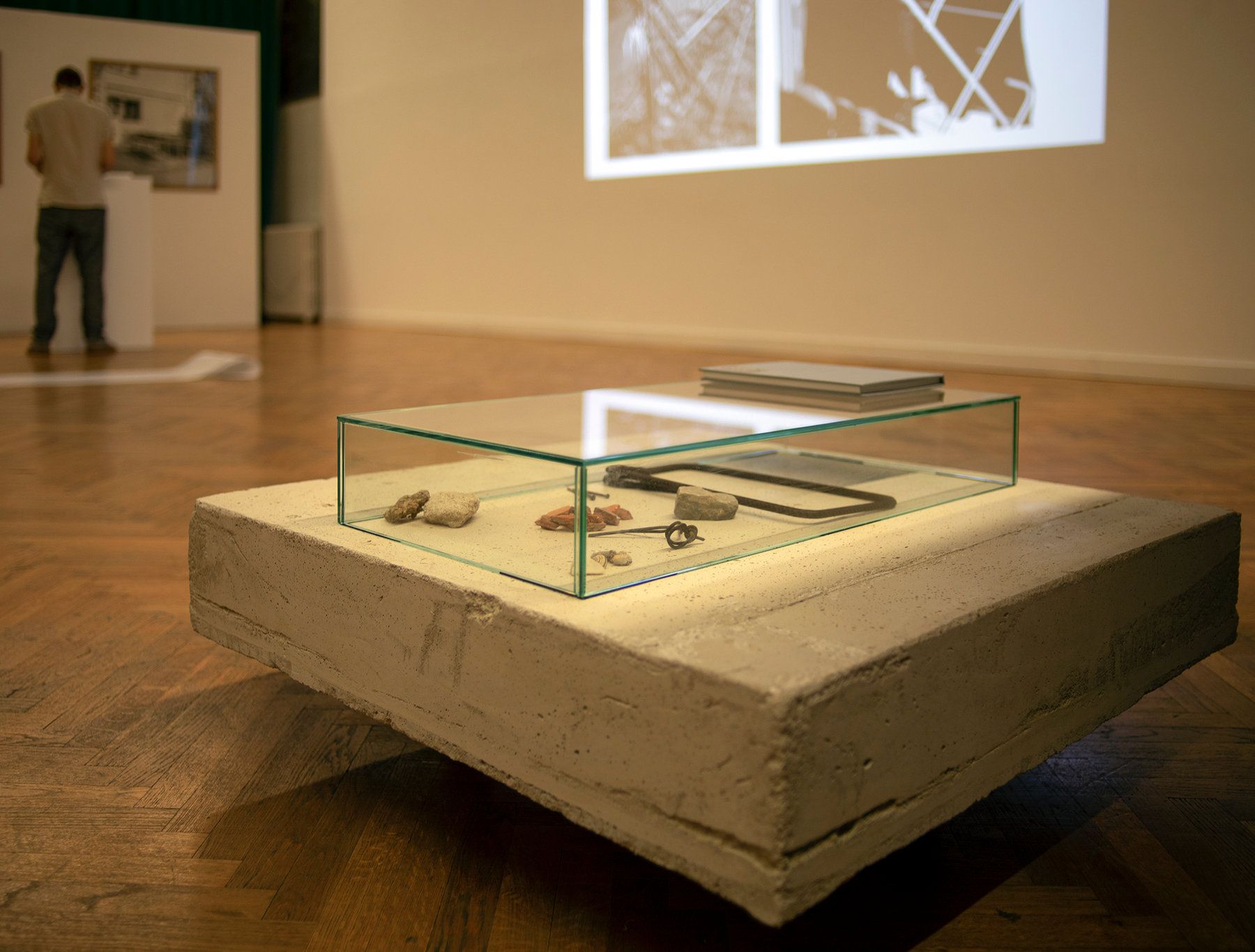 Palatul Universul — We Met at 5 — installation view 4