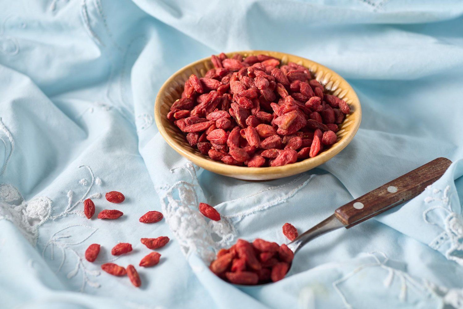 Goji uogos: nauda, šalutinis poveikis, maistingumo faktai, naudojimas ir dar daugiau