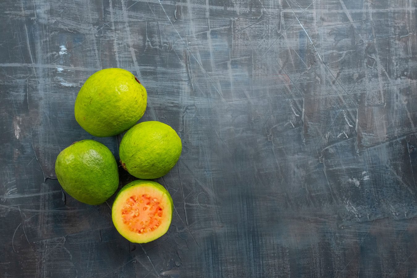 Vienas vaisius — keturios dienos vitamino C: kodėl gvajava lenkia apelsinus ir kur ją rasti Lietuvoje