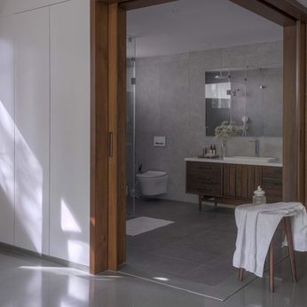 Luxury Residence in RMV 7