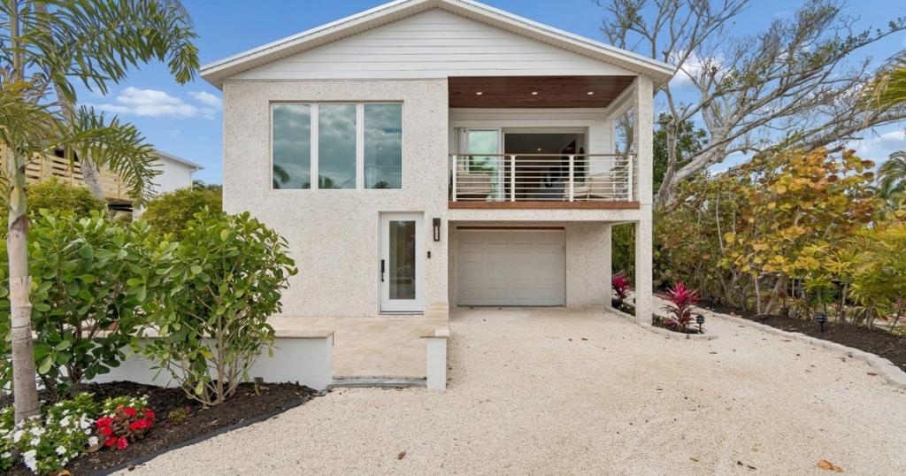 Coastal Craftsman vs. Coastal Modern: Which Style Fits?