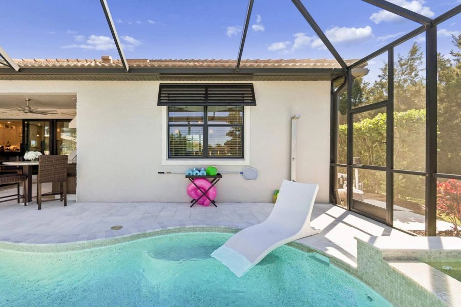 Pool spa screened patio — Whole-home renovation, Bradenton