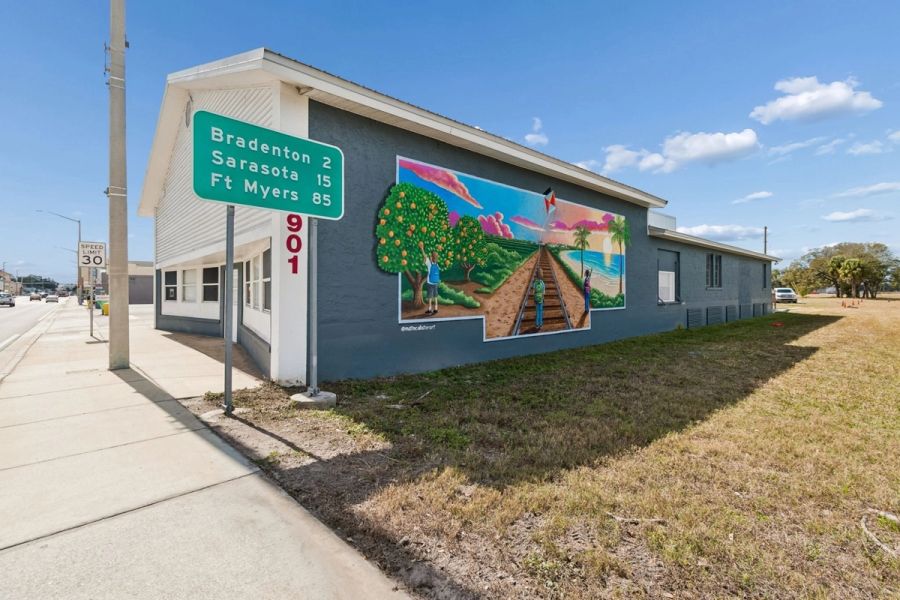 Side wall colorful — Commercial building renovation, Palmetto