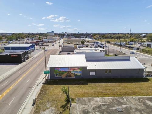 Aerial mural side wall street view — Commercial building renovation, Palmetto
