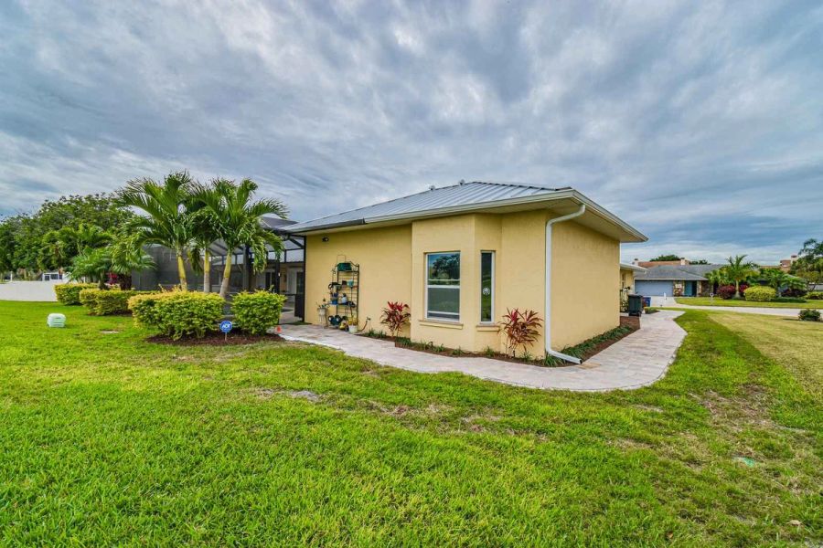 Exterior side yard — Custom design-build near IMG Academy, West Bradenton