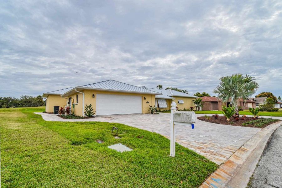Exterior side driveway mailbox — Custom design-build near IMG Academy, West Bradenton
