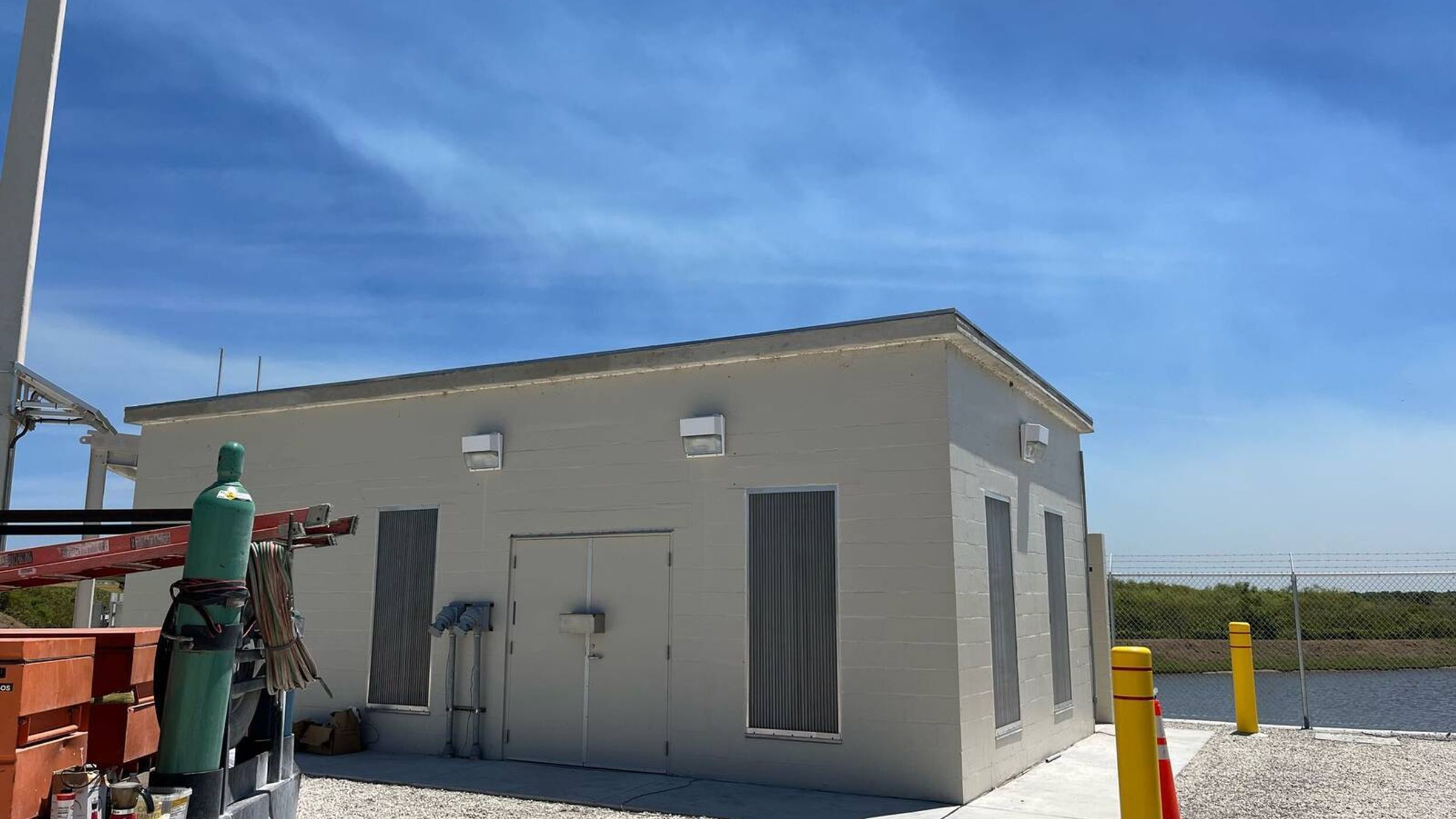 Building exterior equipment truck — Florida Everglades Annex Restoration