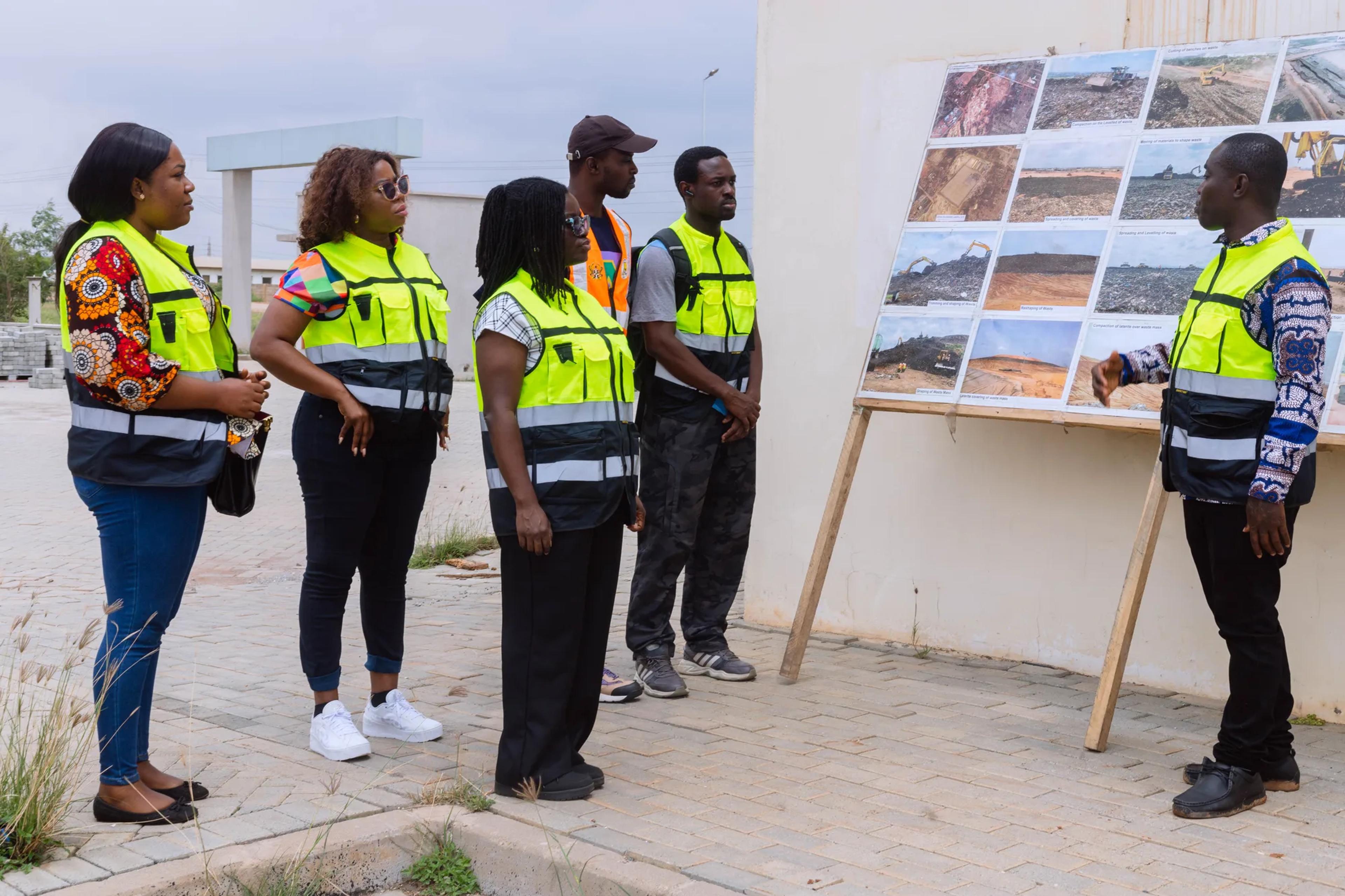 A guide explaining photos of the landfill's construction