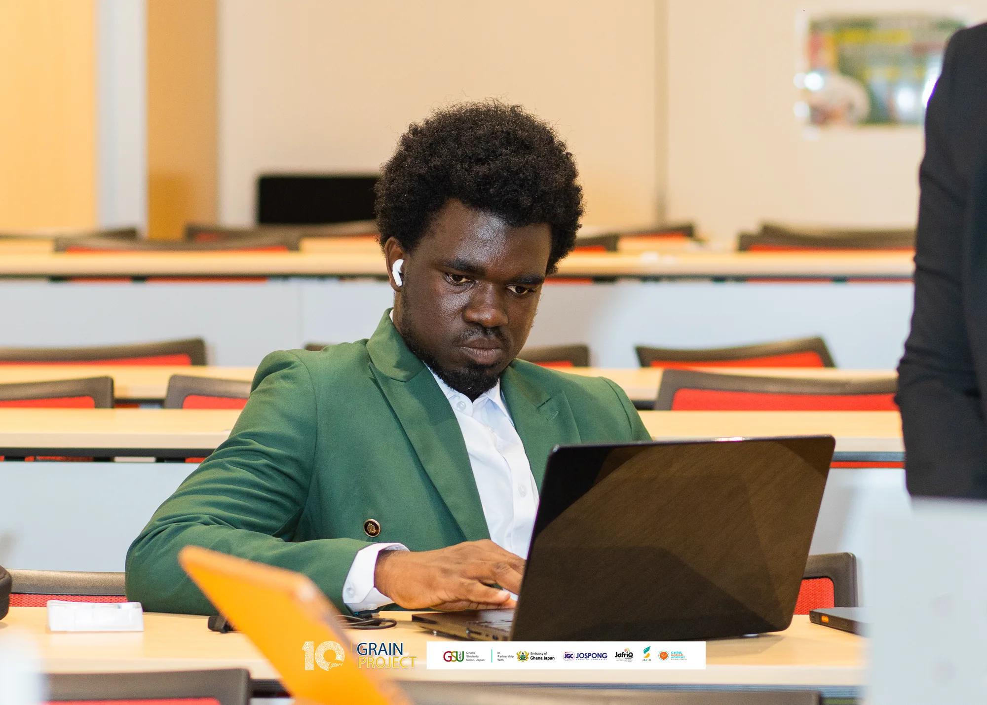 Emma (Emmanuel Larbi) at work during the event