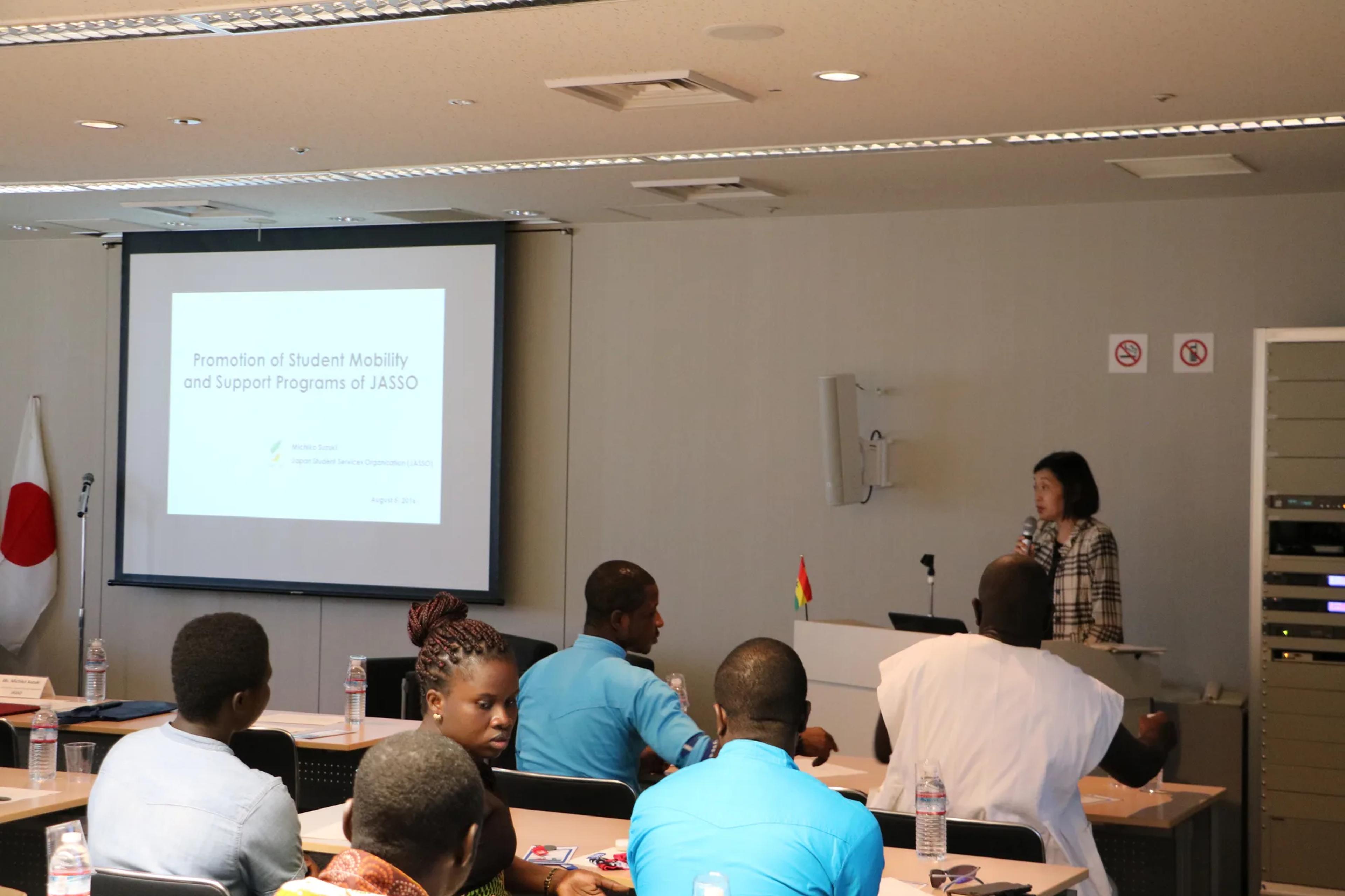 Ms. Michiko Suzuki of JASSO presenting to the students