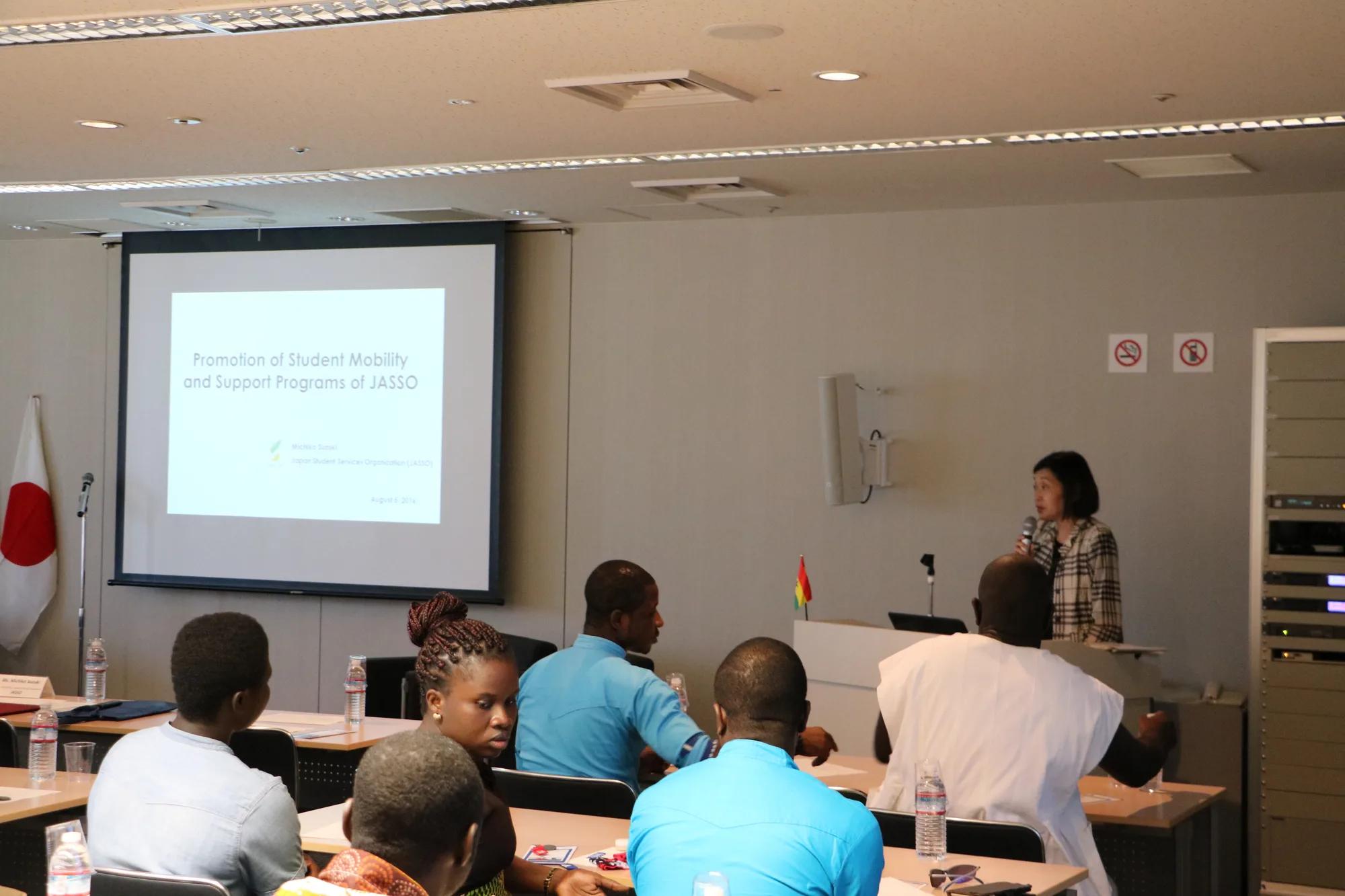 Ms. Michiko Suzuki, Director of JASSO's International Student Division, presenting to the students