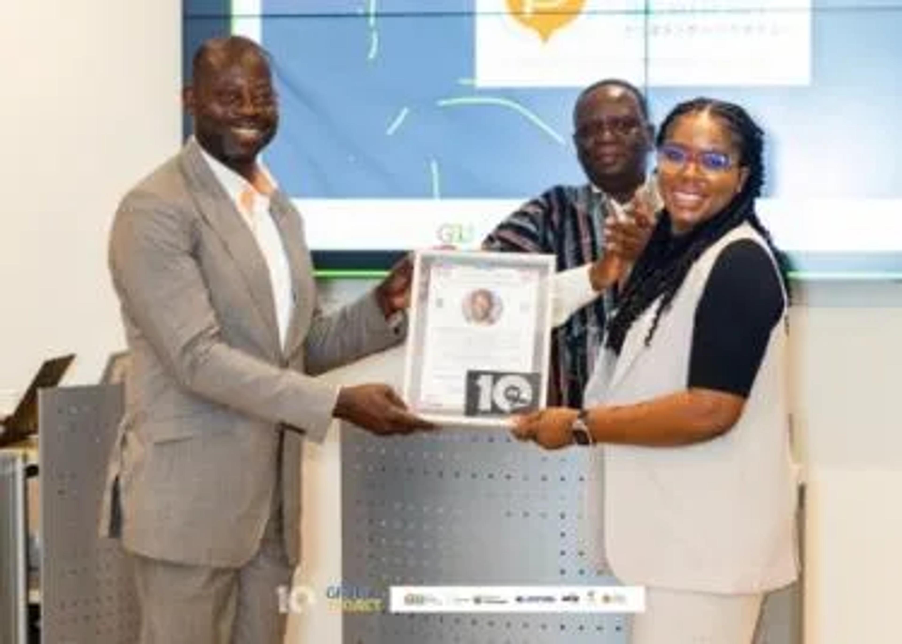 Presentation of a 10th anniversary award