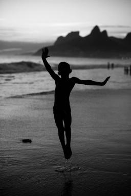 Todo Menino É Um Mar photo