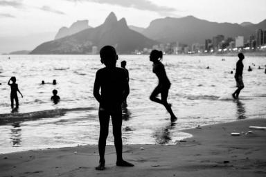 Todo Menino É Um Mar photo