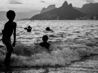 Todo Menino É Um Mar photo