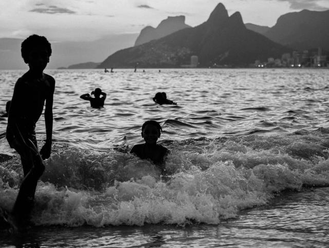 Faltou luz mas era dia, 2014 thumbnail