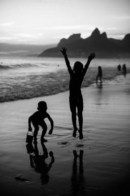 Todo Menino É Um Mar photo