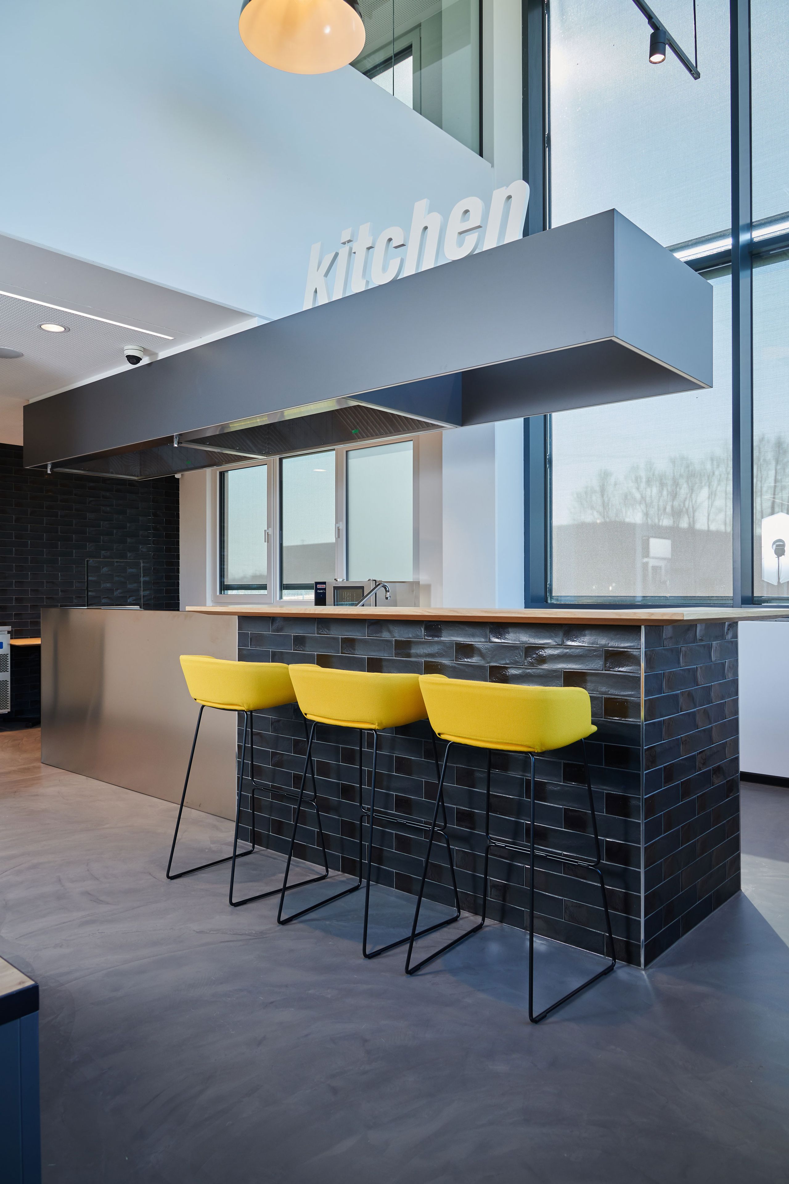 Küche mit Metrofliesen