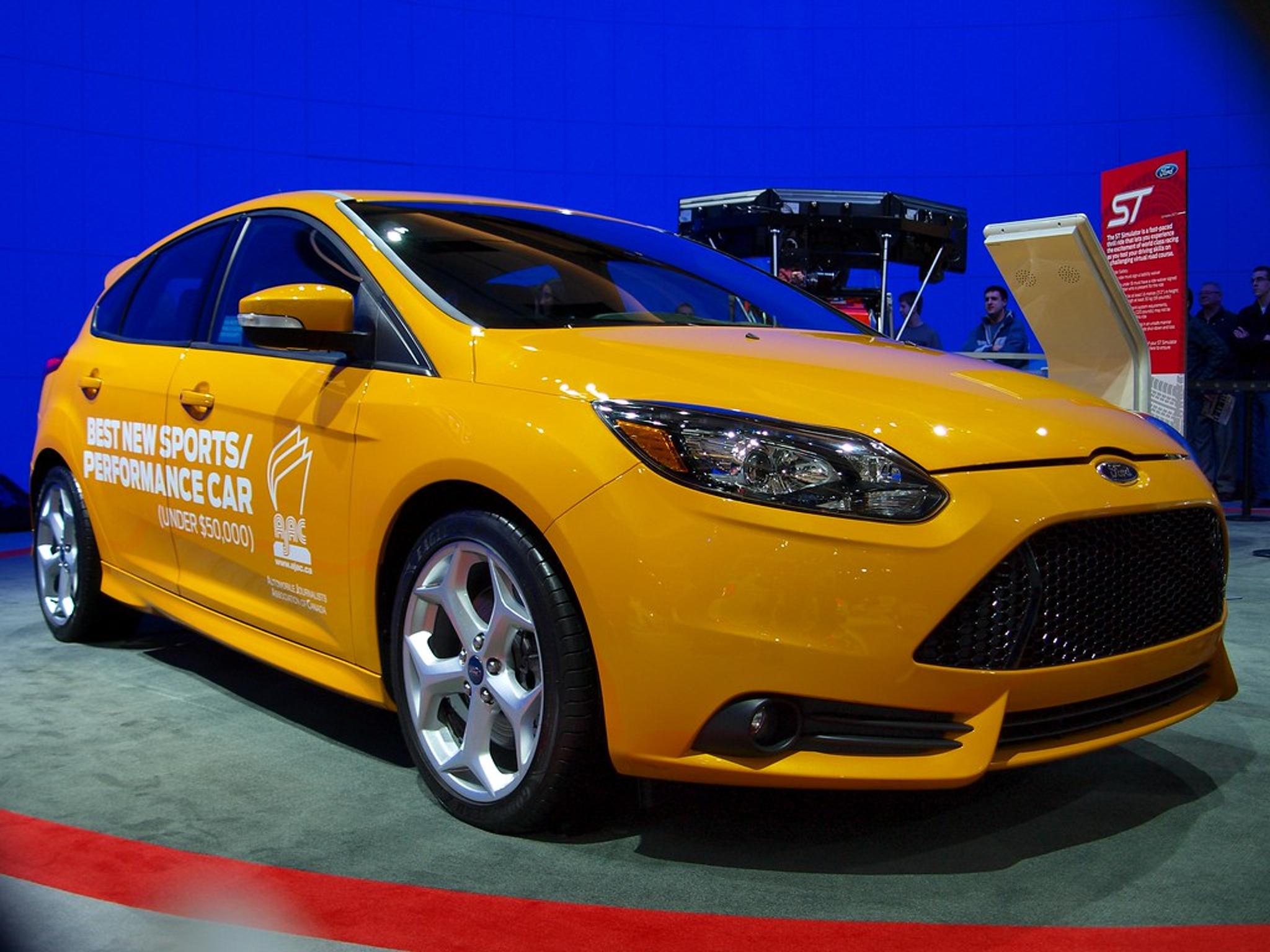 Yellow Ford Focus ST