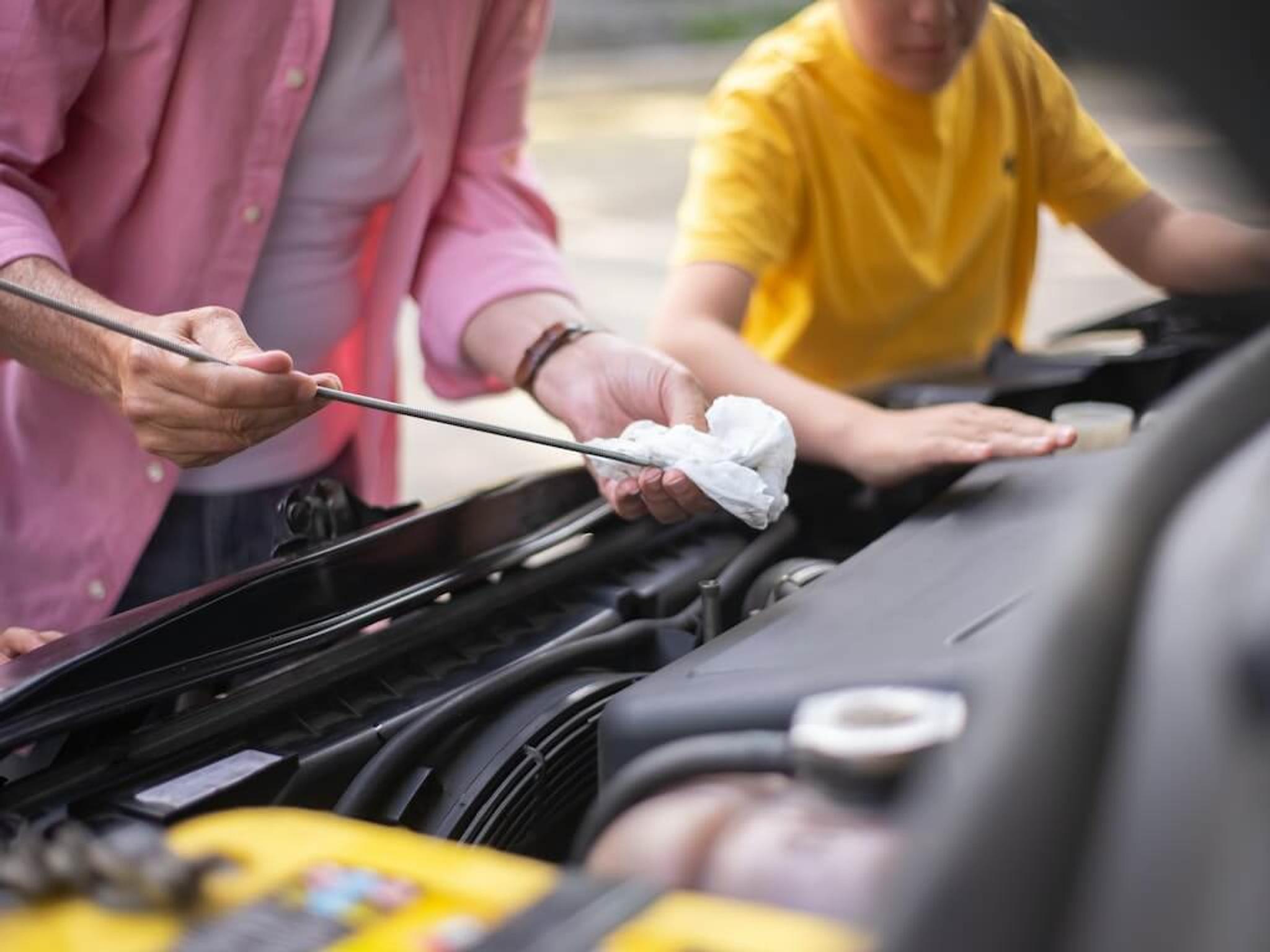 How long does car maintenance takes, oil check