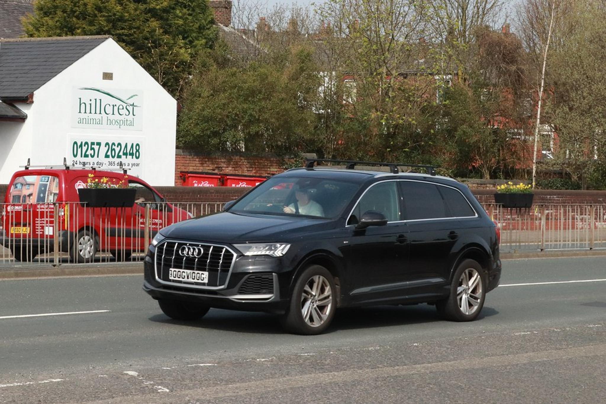 Black Audi Q7 on asphalt