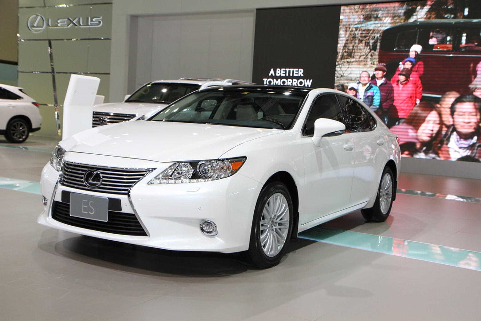 White Lexus ES in a showroom