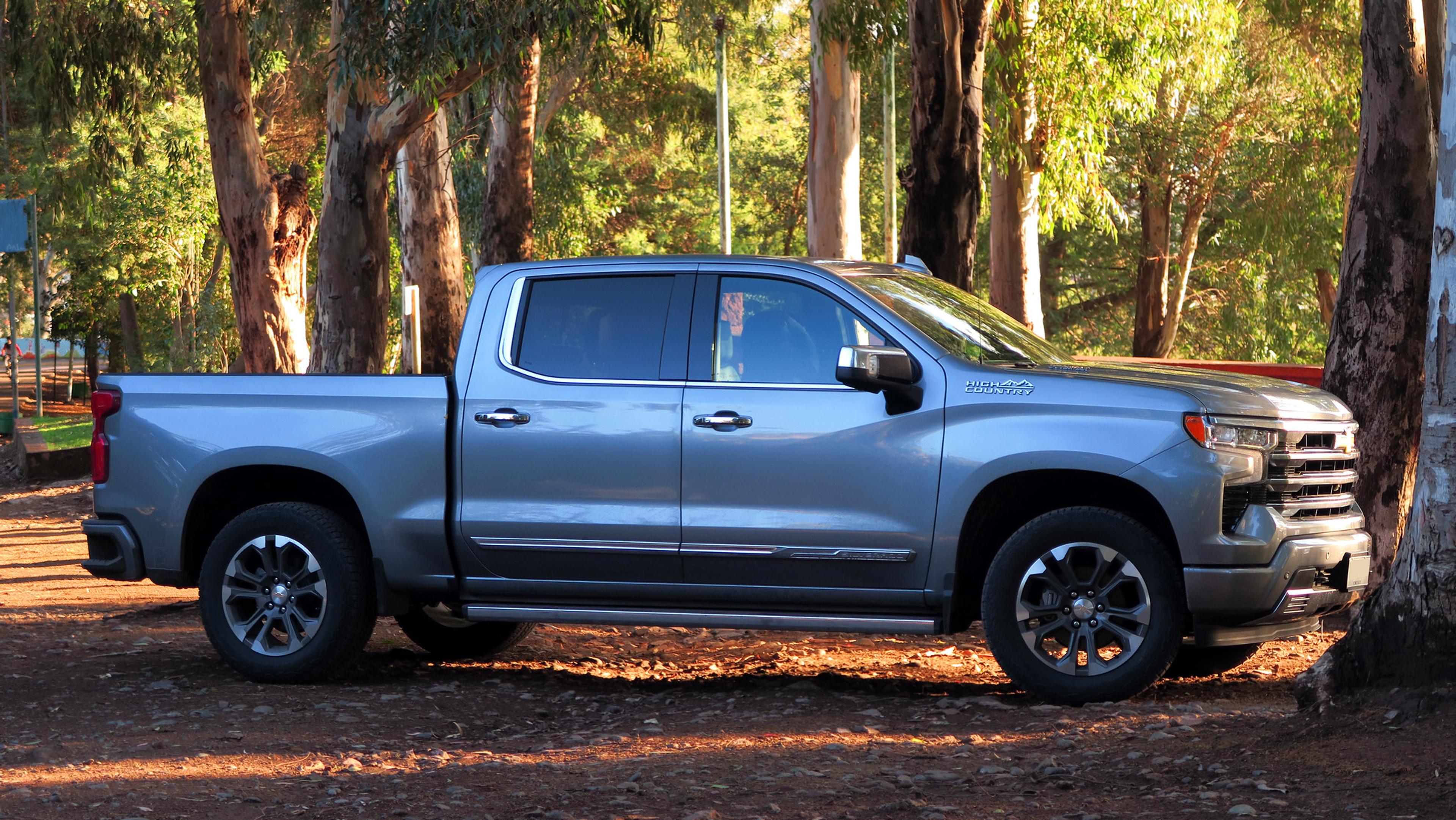 Grauer Chevrolet Silverado
