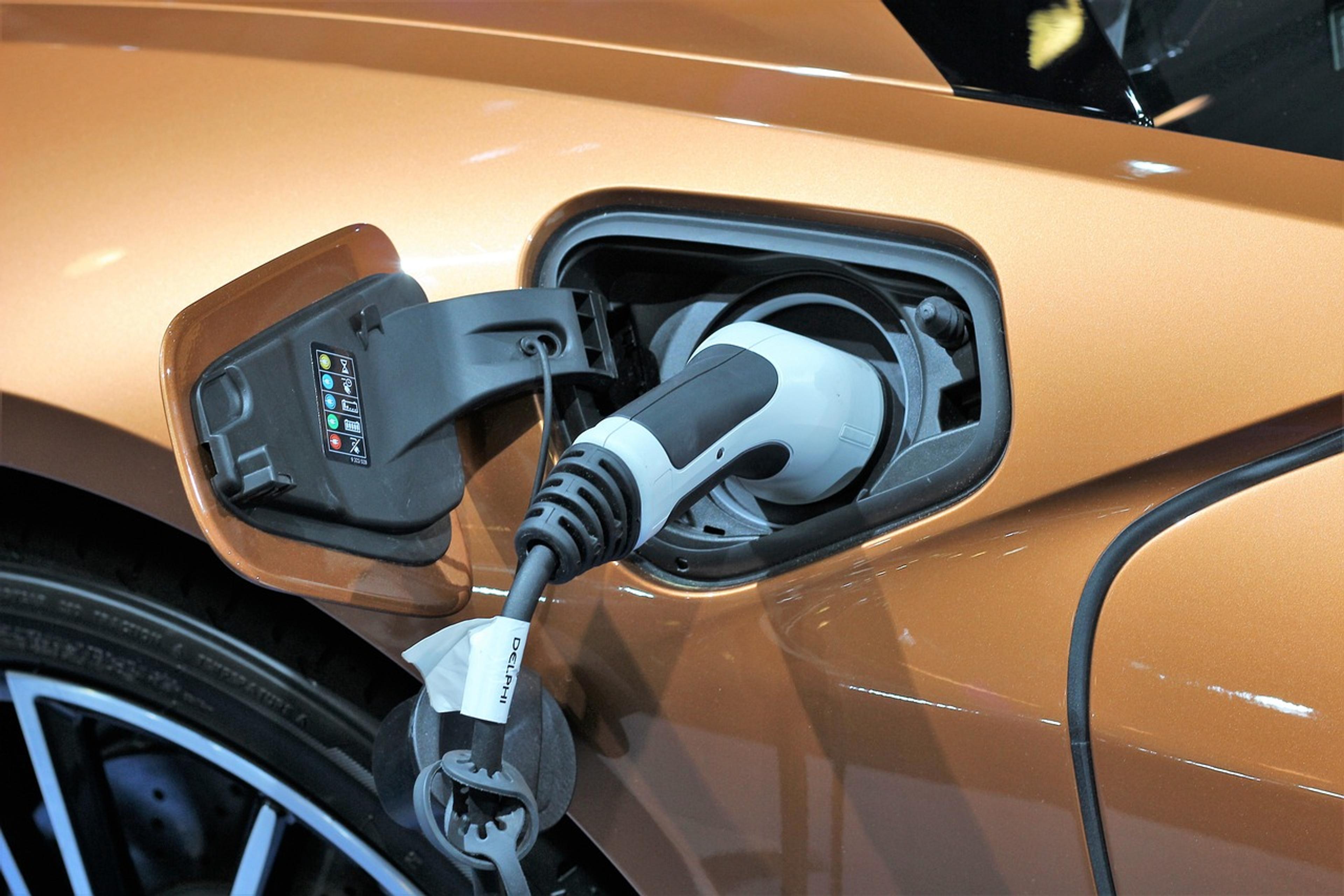 plug-in hybrid car charging
