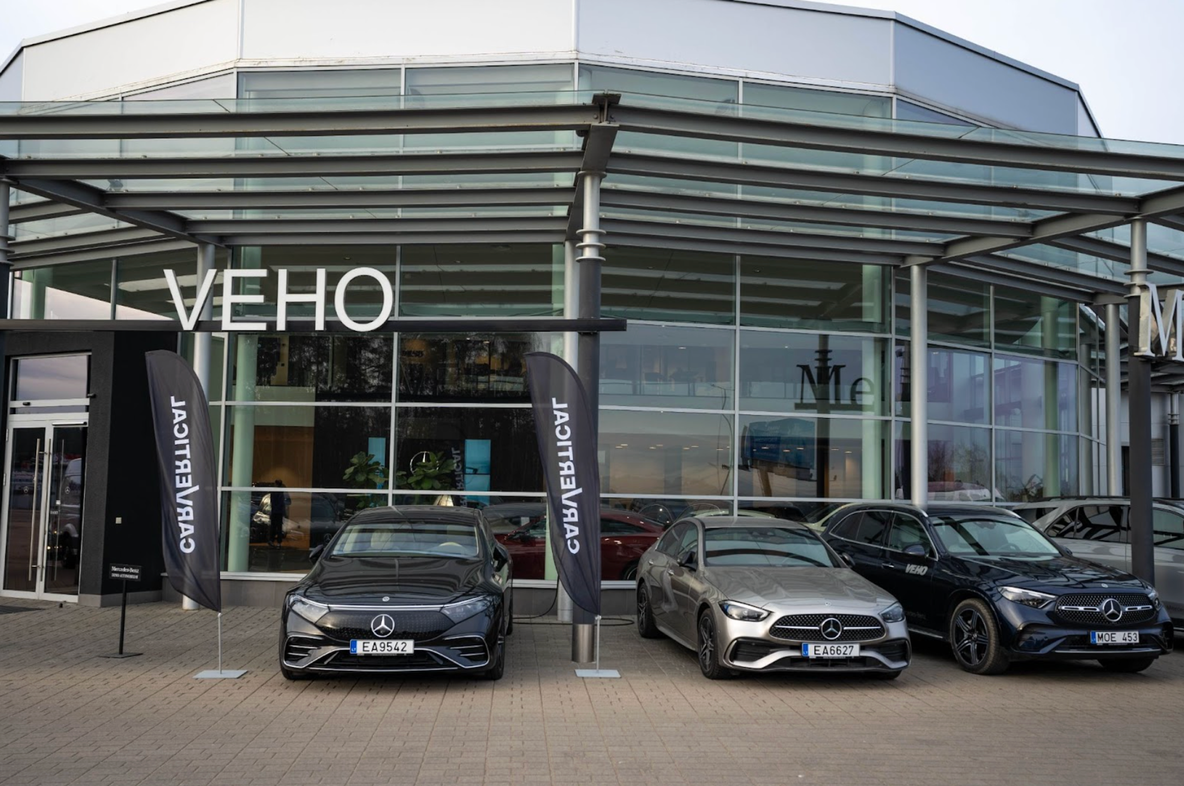 carVertical flags at Veho dealership