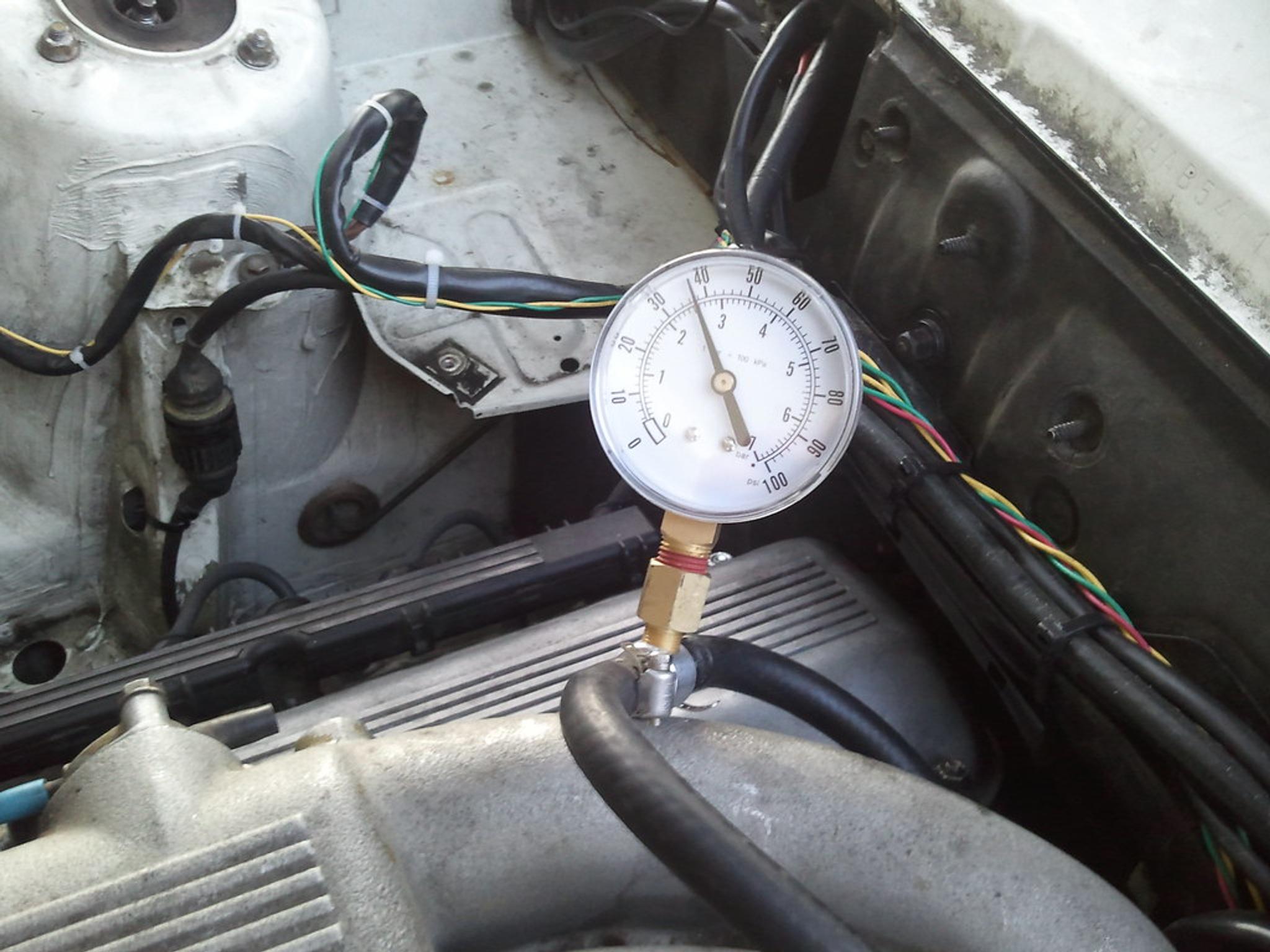 Fuel pressure gauge