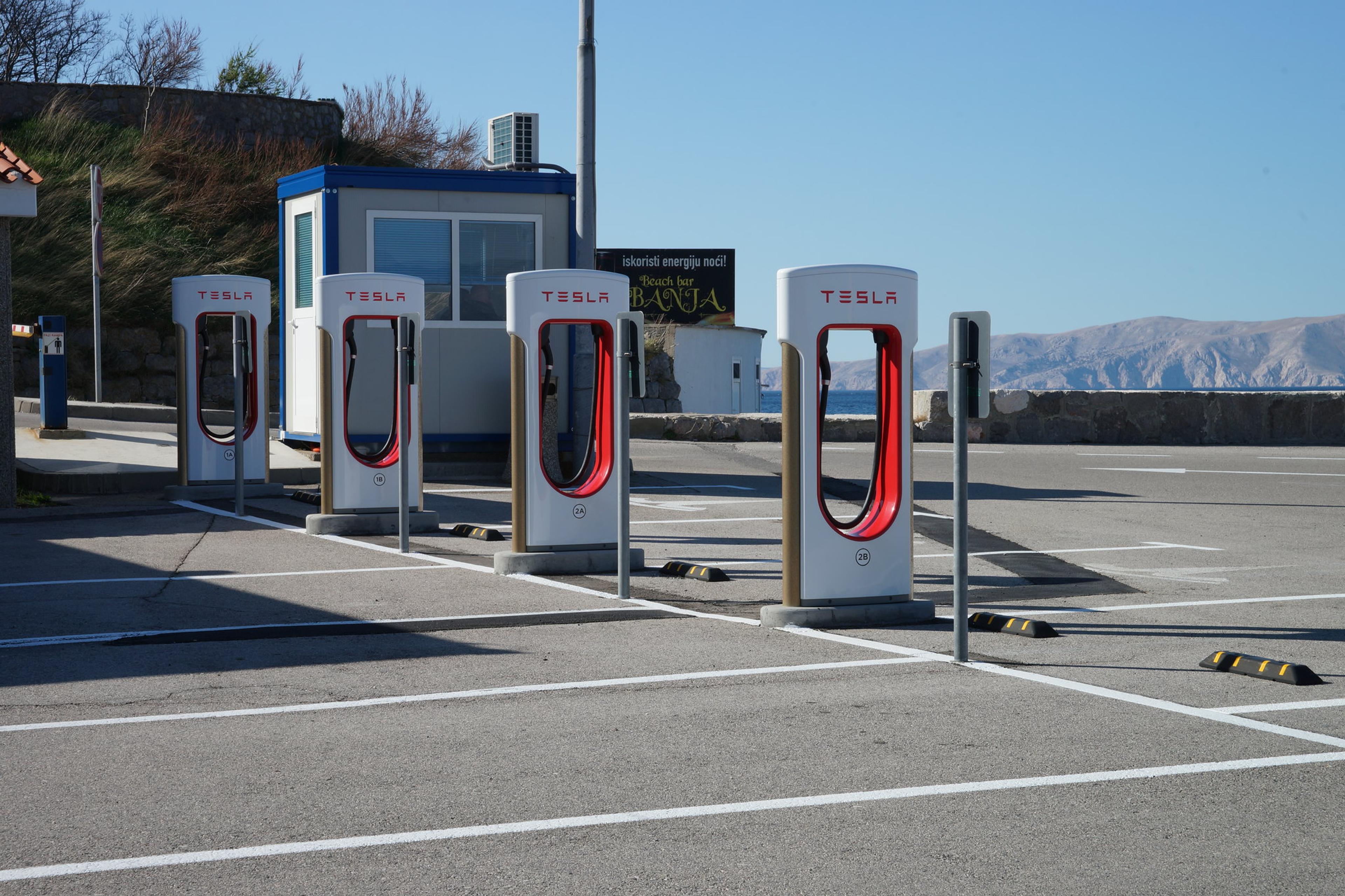 Ładowarki samochodowe Tesli