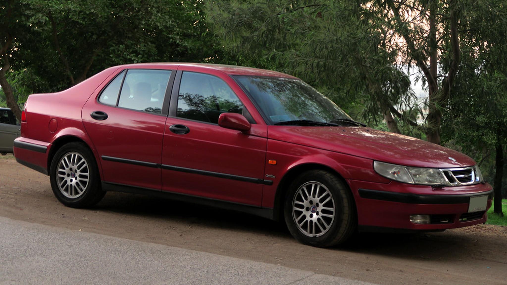 Red Saab 9-5 turbo