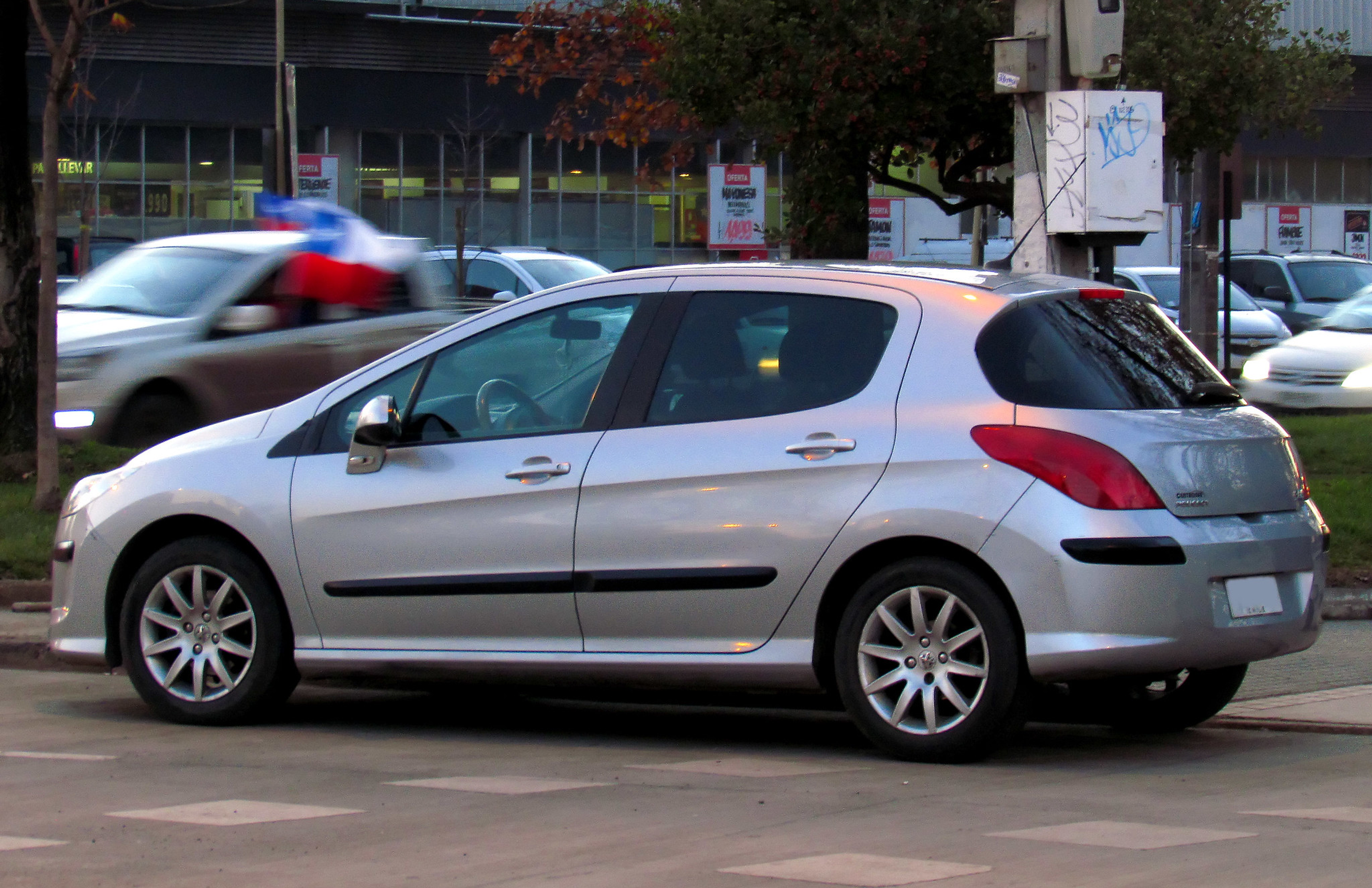 Szary Peugeot 308 1.6 HDi