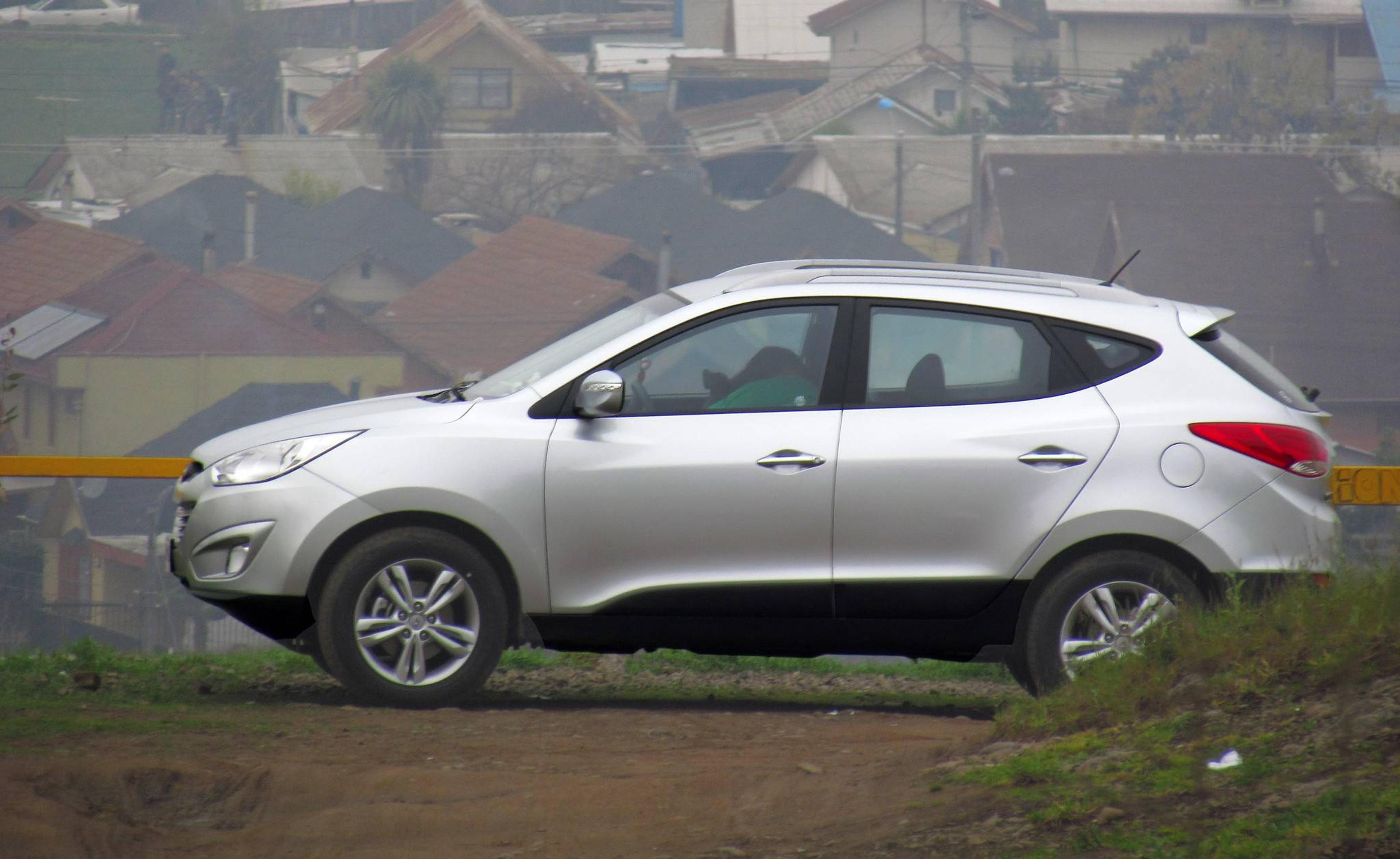 Szary Hyundai Tucson