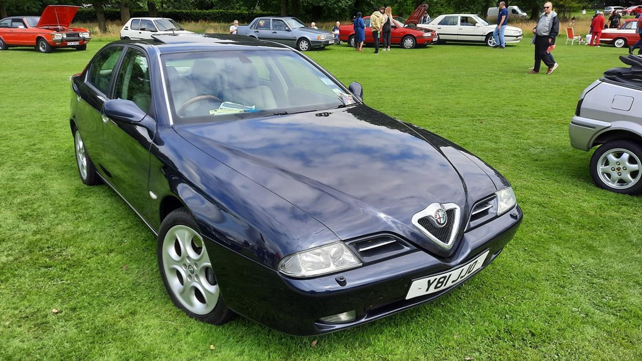 Black Alfa Romeo 166 2.0-liter