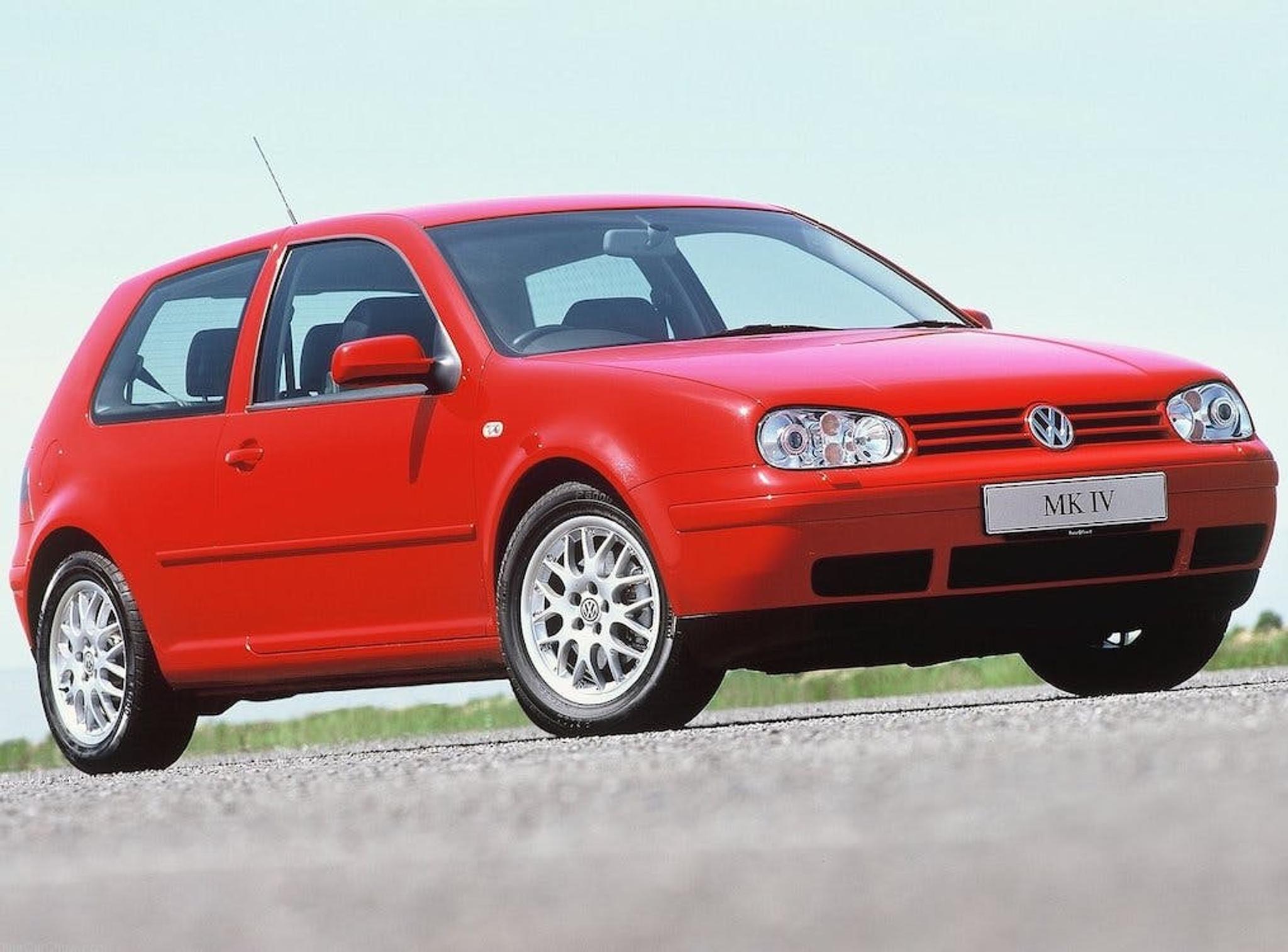 Volkswagen Golf roșu