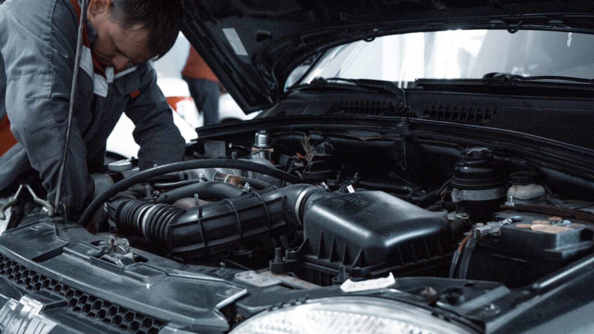 Car maintenance cost, engine mechanic