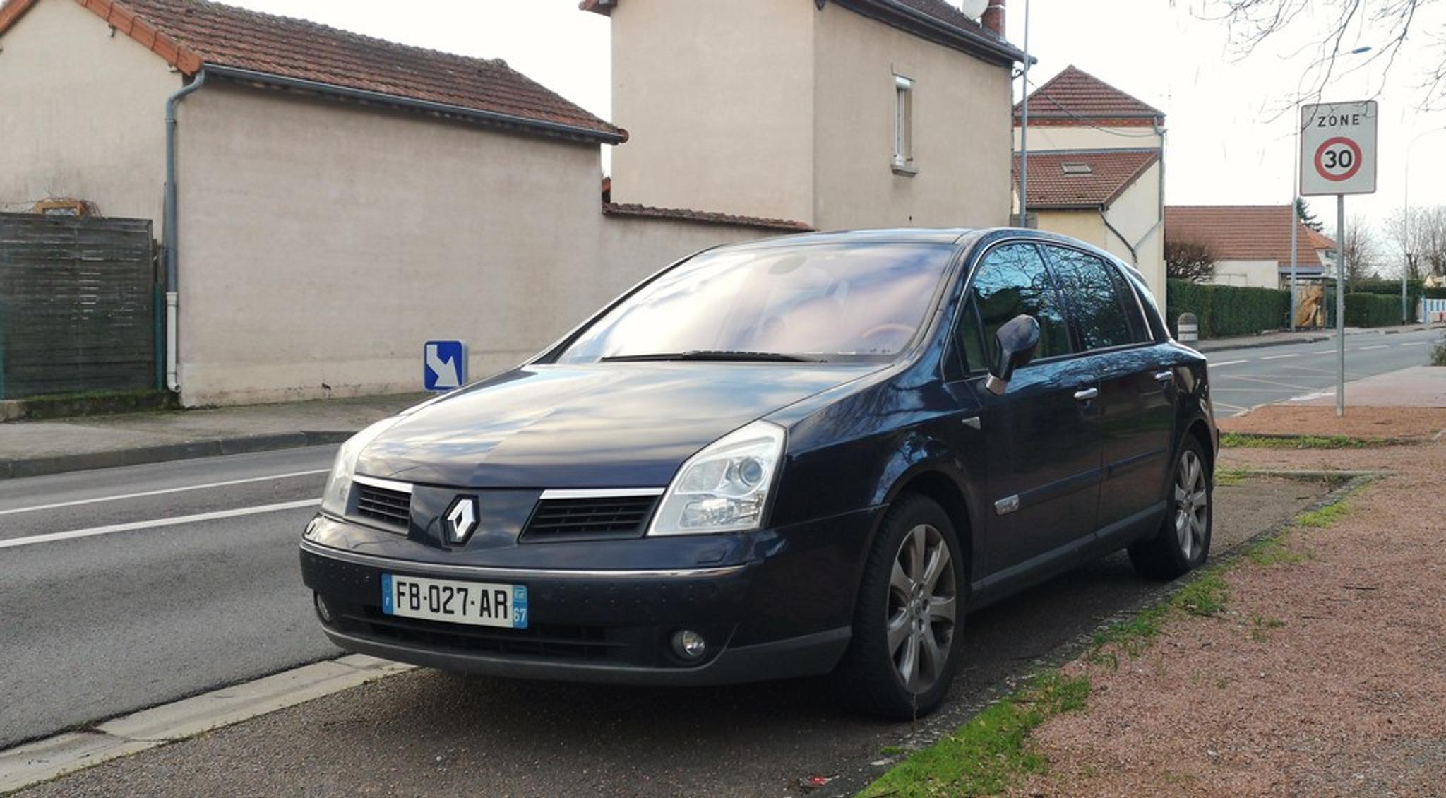 Black Renault Vel Satis with a 3.0-liter engine